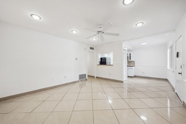 2878 Donnelly Drive 106, Lake Worth, FL 33462