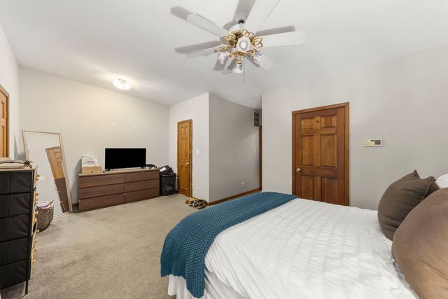 2422 N Seminary Avenue, Chicago, IL 60614