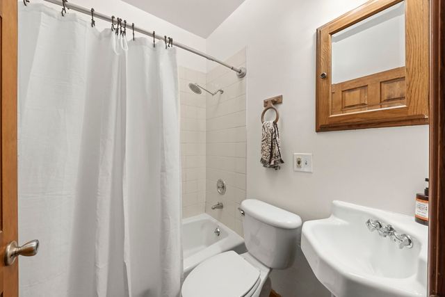 2422 N Seminary Avenue, Chicago, IL 60614