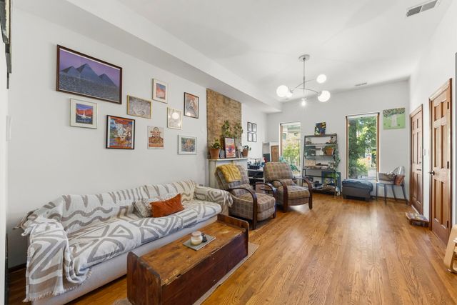 2422 N Seminary Avenue, Chicago, IL 60614