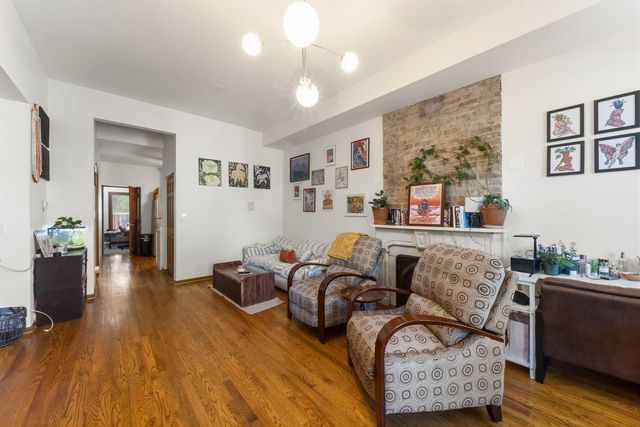 2422 N Seminary Avenue, Chicago, IL 60614