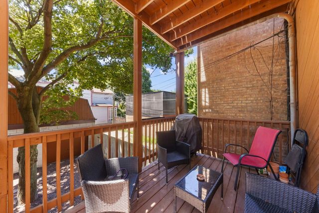 2422 N Seminary Avenue, Chicago, IL 60614
