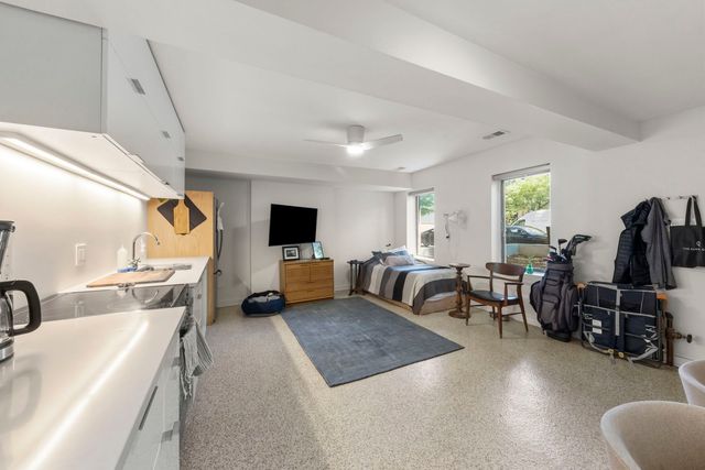 2422 N Seminary Avenue, Chicago, IL 60614