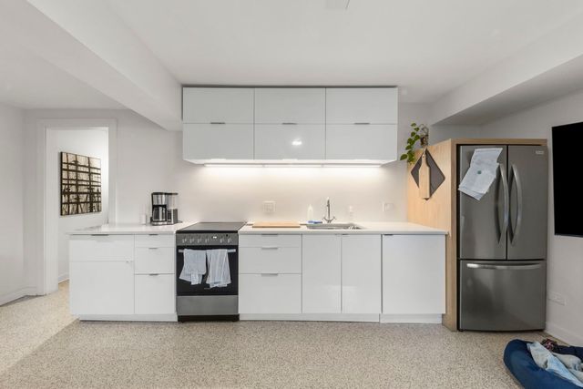 2422 N Seminary Avenue, Chicago, IL 60614