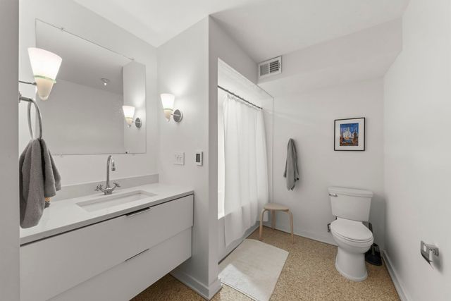 2422 N Seminary Avenue, Chicago, IL 60614