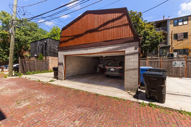 2422 N Seminary Avenue, Chicago, IL 60614