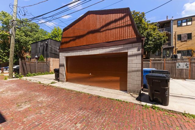 2422 N Seminary Avenue, Chicago, IL 60614