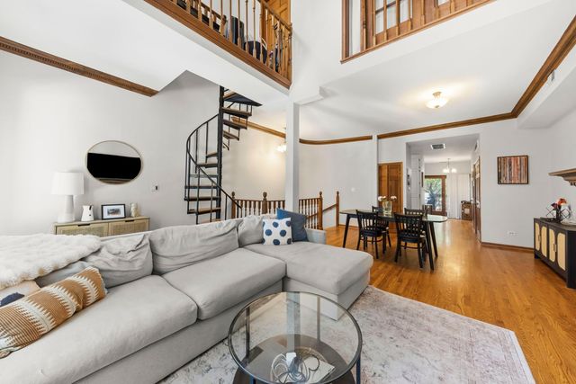 2422 N Seminary Avenue, Chicago, IL 60614