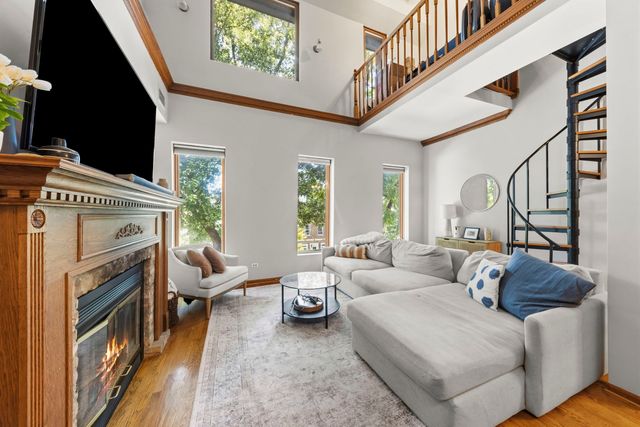 2422 N Seminary Avenue, Chicago, IL 60614