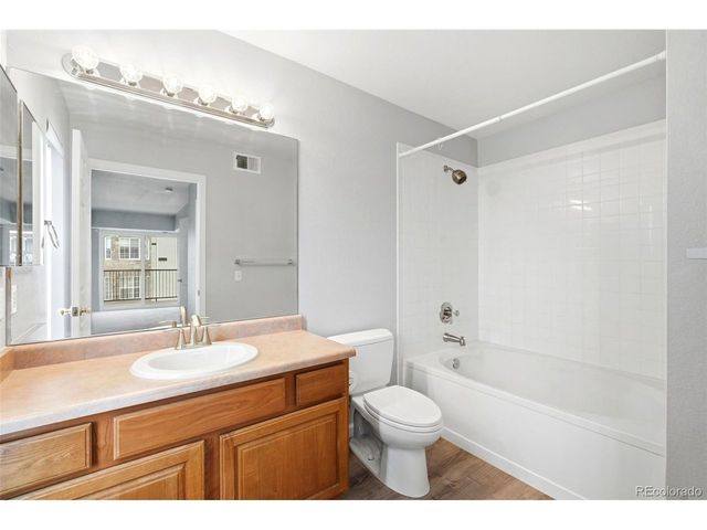 5667 S Urban St 201, Littleton, CO 80127