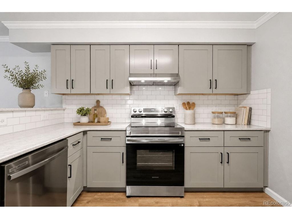 5667 S Urban St 201, Littleton, CO 80127