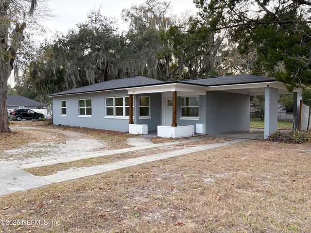 100 HUSSON Avenue, Palatka, FL 32177
