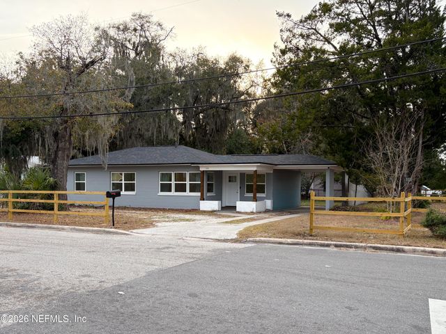 100 HUSSON Avenue, Palatka, FL 32177