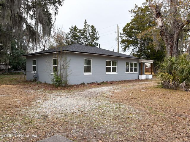 100 HUSSON Avenue, Palatka, FL 32177