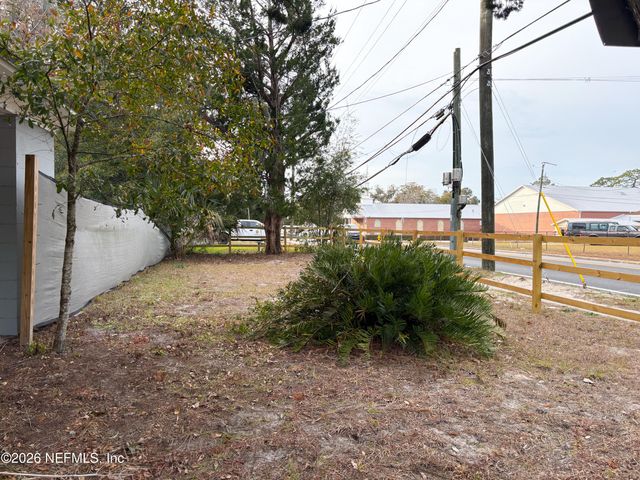 100 HUSSON Avenue, Palatka, FL 32177