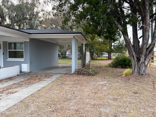 100 HUSSON Avenue, Palatka, FL 32177