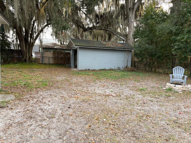 100 HUSSON Avenue, Palatka, FL 32177