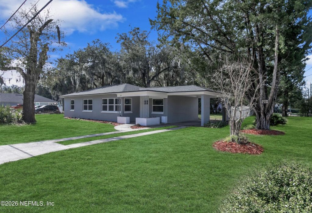 100 HUSSON Avenue, Palatka, FL 32177