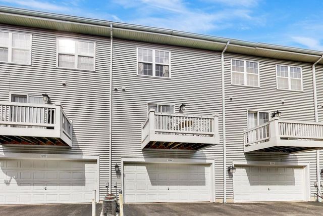 590 N Triumph Court, Hainesville, IL 60073