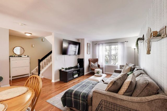 590 N Triumph Court, Hainesville, IL 60073