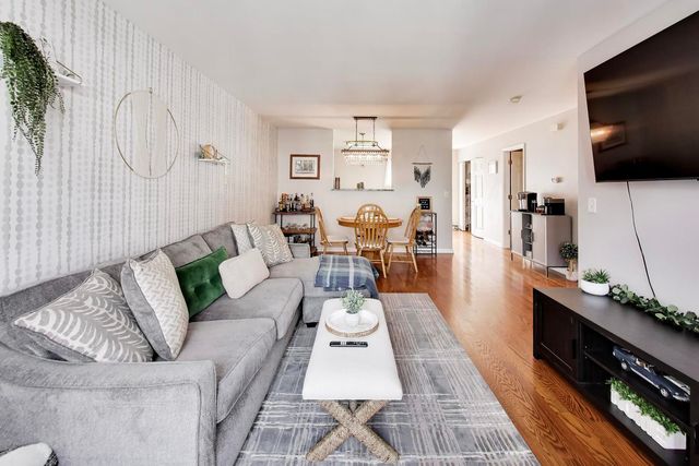 590 N Triumph Court, Hainesville, IL 60073