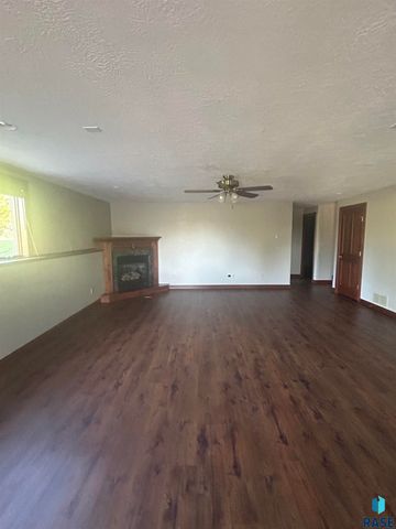 25015 475th Ave Avenue, Dell Rapids, SD 57022