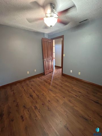 25015 475th Ave Avenue, Dell Rapids, SD 57022