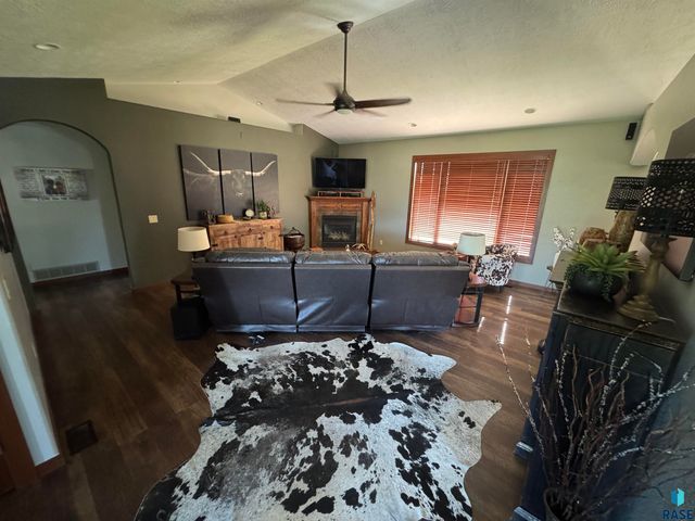 25015 475th Ave Avenue, Dell Rapids, SD 57022