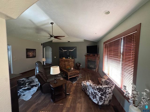 25015 475th Ave Avenue, Dell Rapids, SD 57022