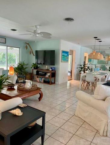 301 SW 8th Terrace, Boca Raton, FL 33486