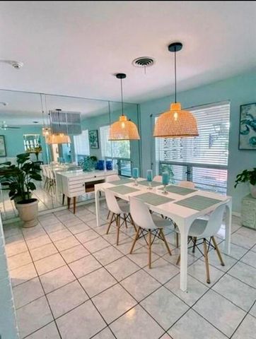 301 SW 8th Terrace, Boca Raton, FL 33486