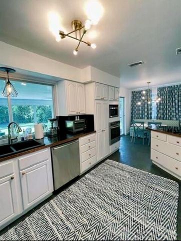 301 SW 8th Terrace, Boca Raton, FL 33486