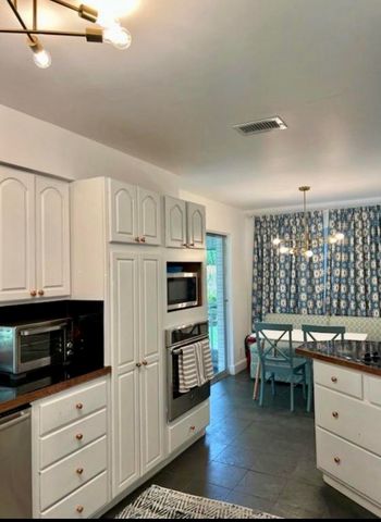 301 SW 8th Terrace, Boca Raton, FL 33486