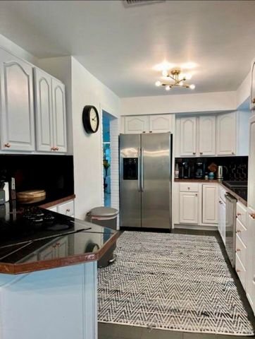 301 SW 8th Terrace, Boca Raton, FL 33486