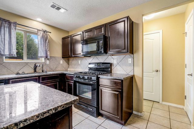 1014 El Prado Street NW, Rio Rancho, NM 87144
