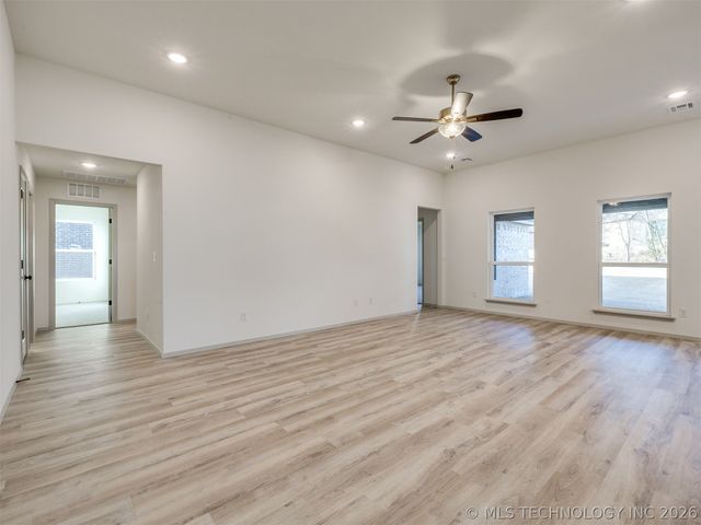 3205 E 147th Place S, Bixby, OK 74008