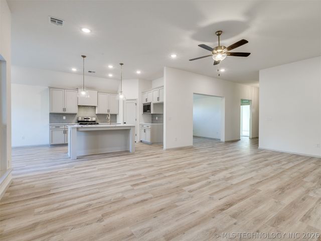 3205 E 147th Place S, Bixby, OK 74008