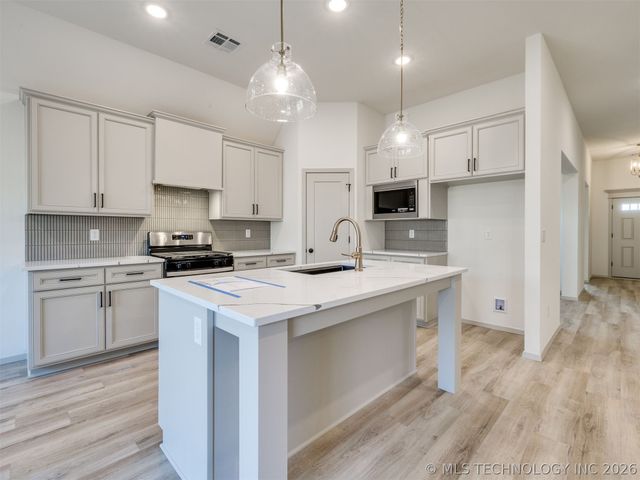 3205 E 147th Place S, Bixby, OK 74008