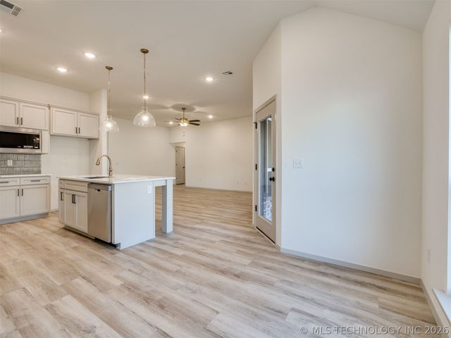 3205 E 147th Place S, Bixby, OK 74008