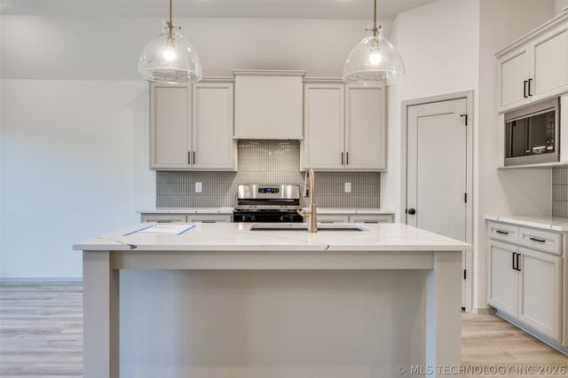 3205 E 147th Place S, Bixby, OK 74008