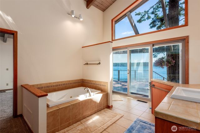 190 Island Drive, Friday Harbor, WA 98250