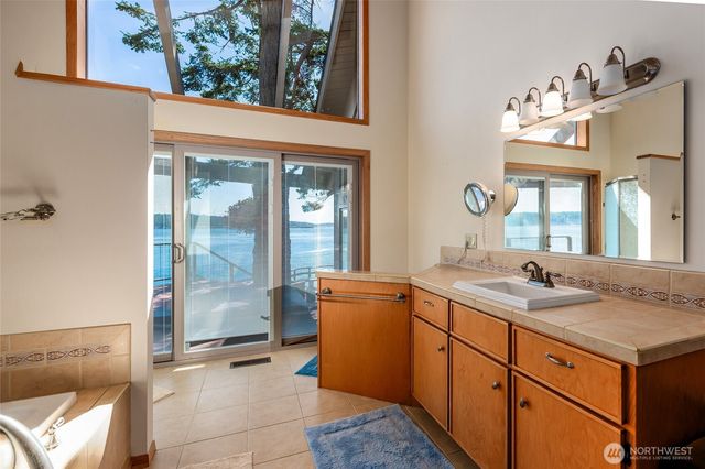 190 Island Drive, Friday Harbor, WA 98250