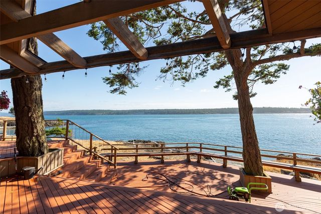 190 Island Drive, Friday Harbor, WA 98250