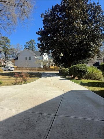 1959 Queens Way, Atlanta, GA 30341