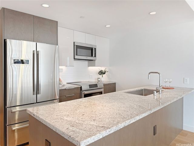 1001 Queen Street 2005, Honolulu, HI 96814