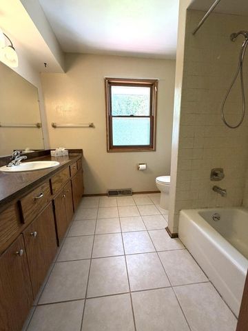 42 Robin Hill DRIVE, Mount Pleasant, WI 53406