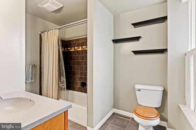 19 N EAST ST, Carlisle, PA 17013