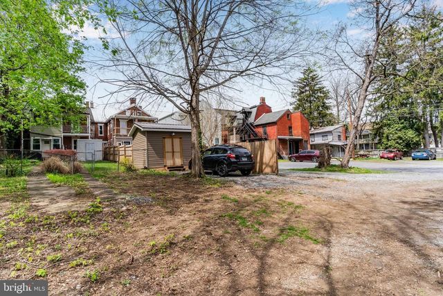19 N EAST ST, Carlisle, PA 17013
