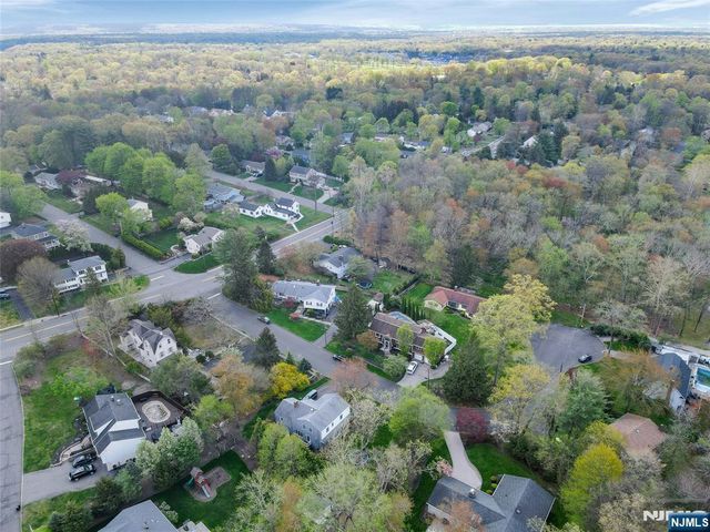 2 Webb Court, Park Ridge, NJ 07656