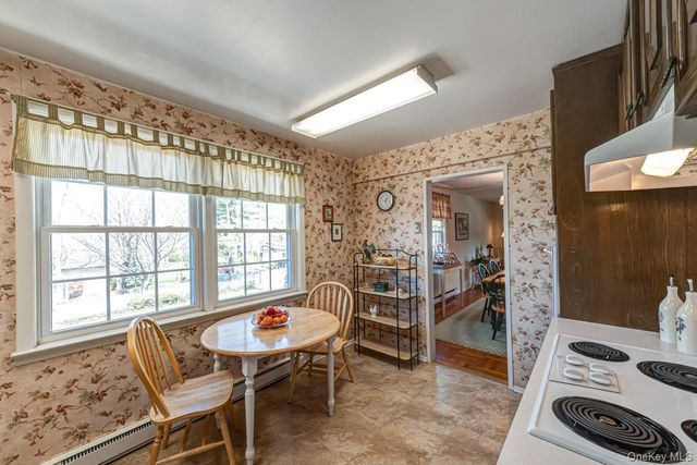 1 Bengeyfield Drive 2B, East Williston, NY 11596